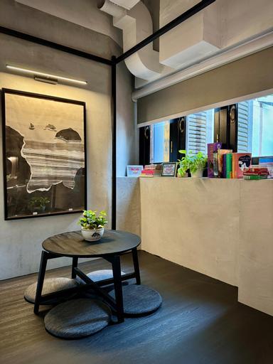 Jyu Capsule Hotel - Tap to explore photos