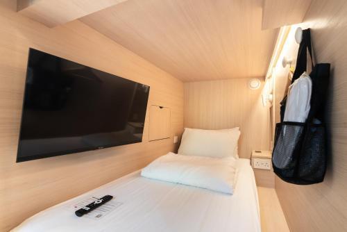 Jyu Capsule Hotel Room Type - Private Room with 4 Single Beds and Shared Bathroom