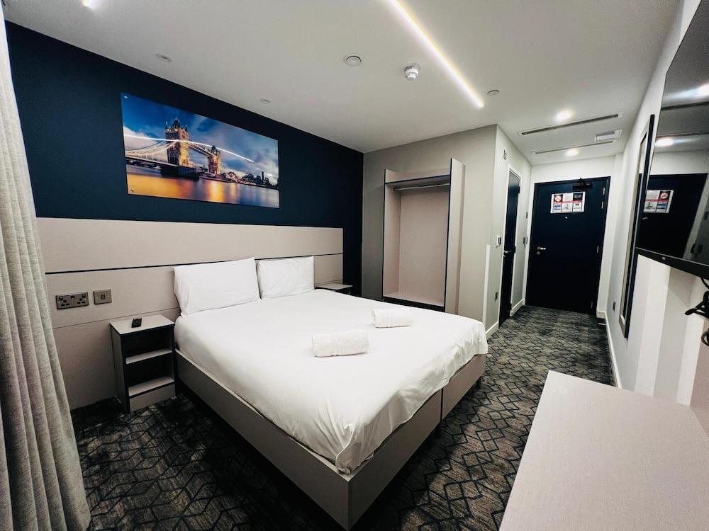 Ilford Grand Hotel Room Type - Deluxe Double or Twin Room, Accessible, Ensuite Ilford Grand Hotel Room Type - Deluxe Double or Twin Room, Accessible, Ensuite