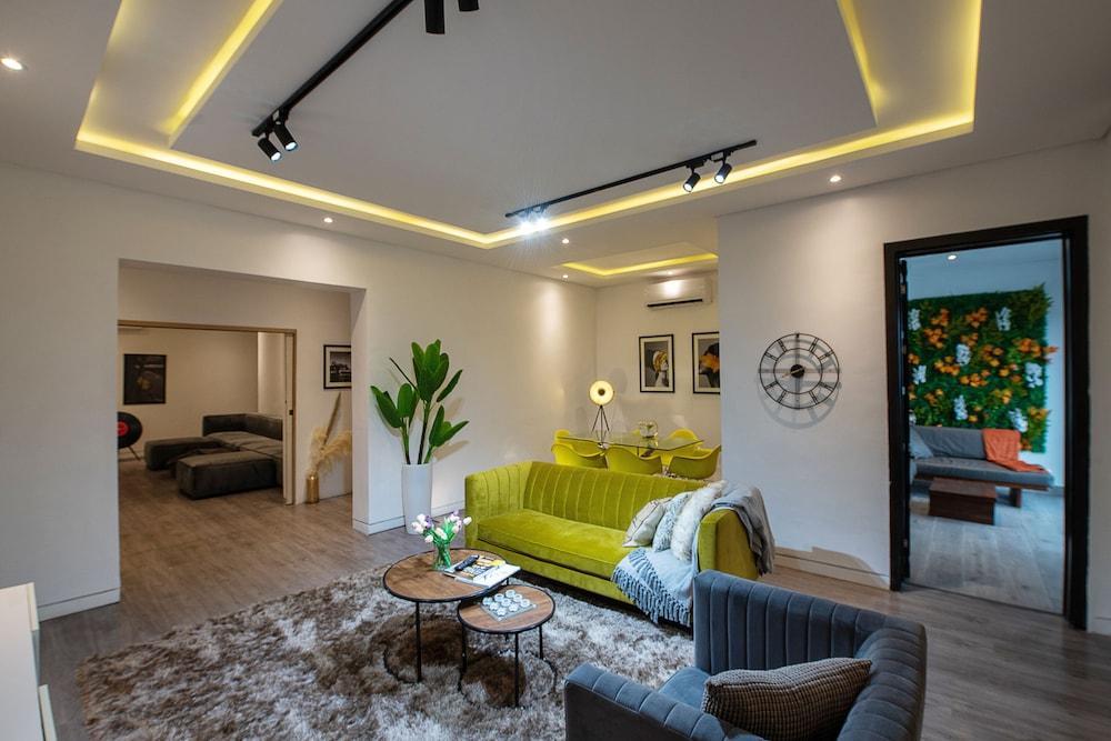 George Residence Room Type - Premium Penthouse, 3 Bedrooms, Pool Access, Lake View