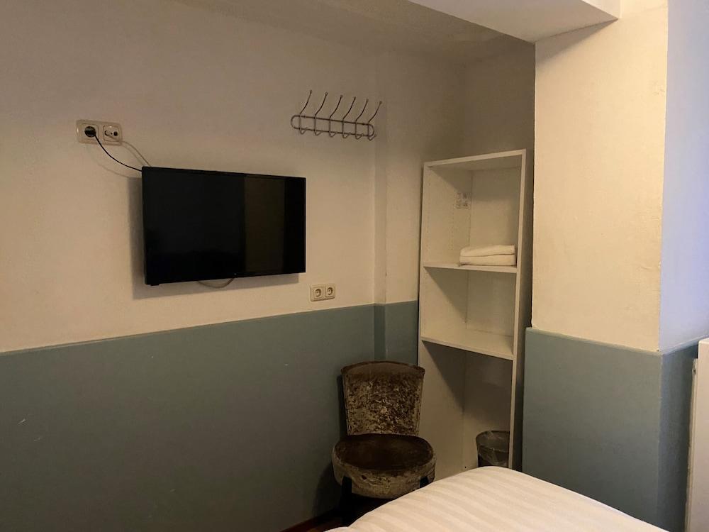 Sphinx Hotel Room Type - Standard Double Room, 1 Double or 2 Twin Beds, Private Bathroom