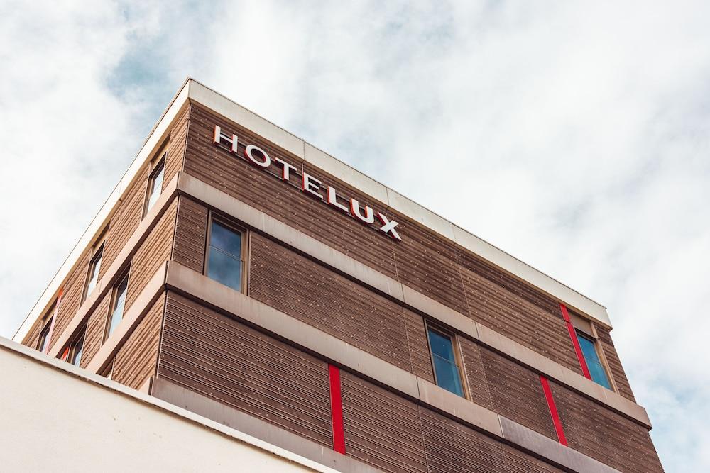 HOTELUX Amsterdam Airport Hotel - Tap to explore photos