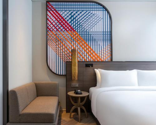 Mercure Bangkok Surawong - Tap to explore photos