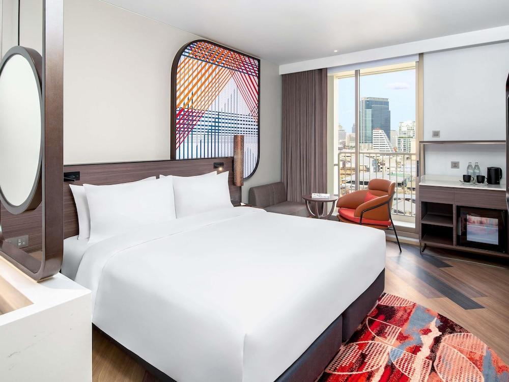 Mercure Bangkok Surawong Room Type - Superior Room with 1 king size bed , with balcony