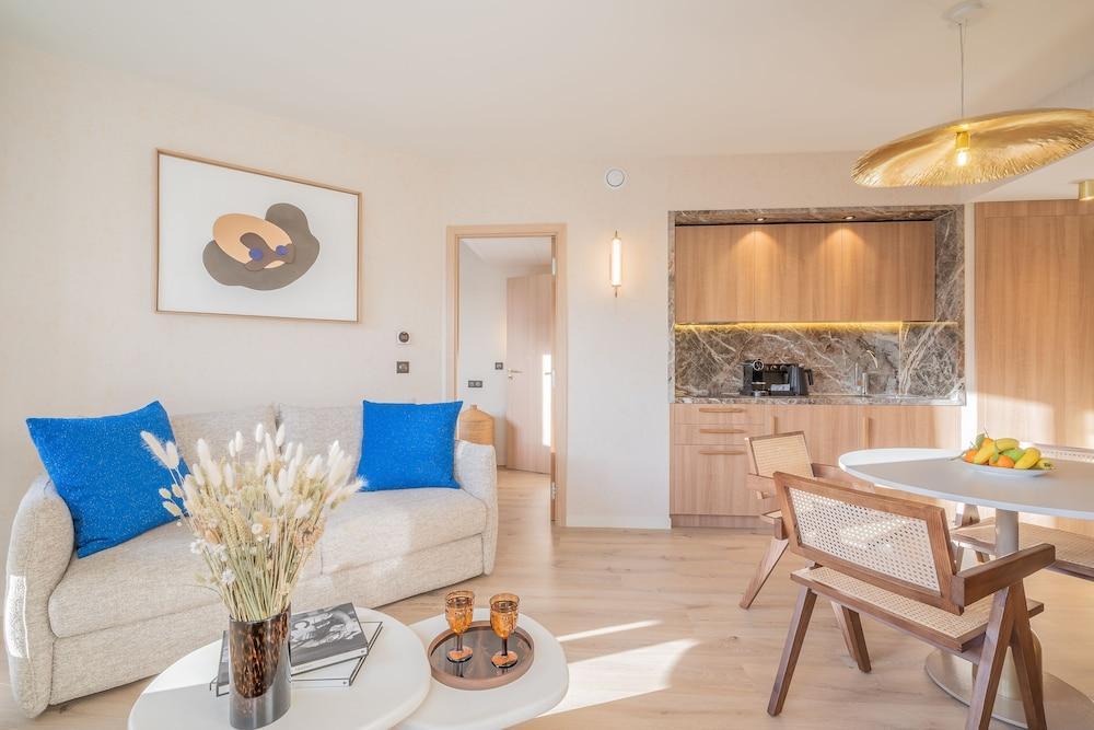 Yuna Porte Maillot - ApartHotel Room Type - 1 Bedroom Apartment Premium  35m2