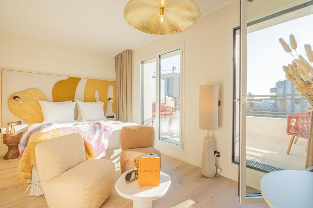 Yuna Porte Maillot - ApartHotel Room Type - Studio Premium with terrace 25m2 Yuna Porte Maillot - ApartHotel Room Type - Studio Premium with terrace 25m2
