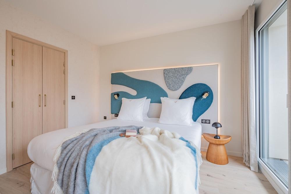 Yuna Porte Maillot - ApartHotel Room Type - 1 Bedroom Apartment Premium with balcony - 35m2 Yuna Porte Maillot - ApartHotel Room Type - 1 Bedroom Apartment Premium with balcony - 35m2