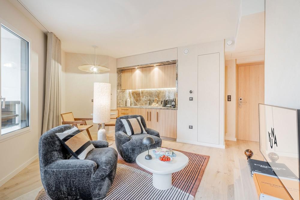 Yuna Porte Maillot - ApartHotel Room Type - 1 Bedroom Apartment Deluxe - 35m2