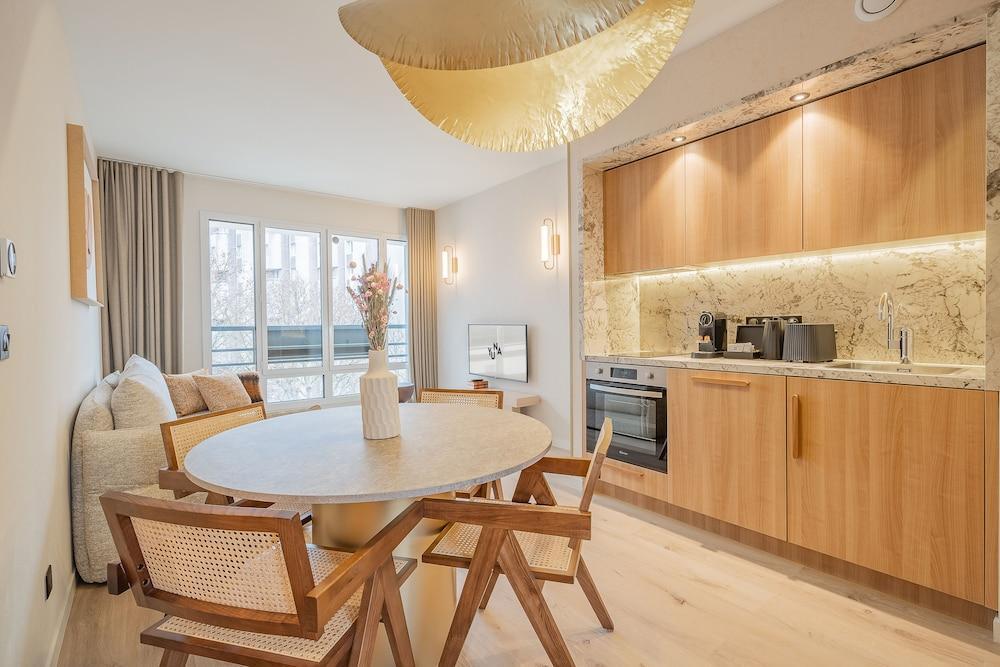 Yuna Porte Maillot - ApartHotel Room Type - 2 Bedroom Apartment Premium - 52m2 Yuna Porte Maillot - ApartHotel Room Type - 2 Bedroom Apartment Premium - 52m2