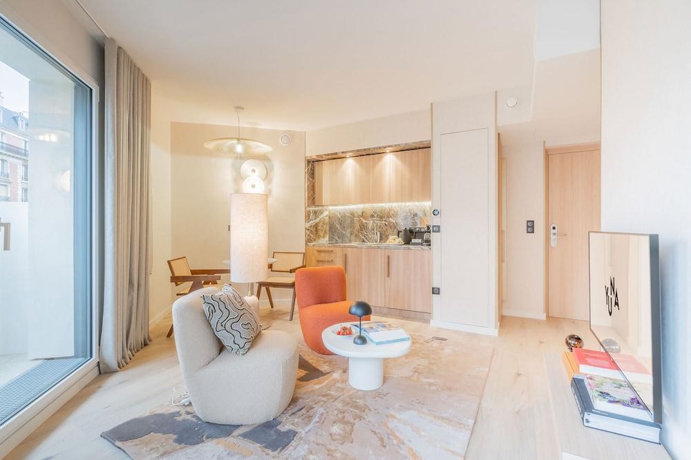 Yuna Porte Maillot - ApartHotel Room Type - 1 Bedroom Apartment Deluxe with balcony - 35m2 Yuna Porte Maillot - ApartHotel Room Type - 1 Bedroom Apartment Deluxe with balcony - 35m2