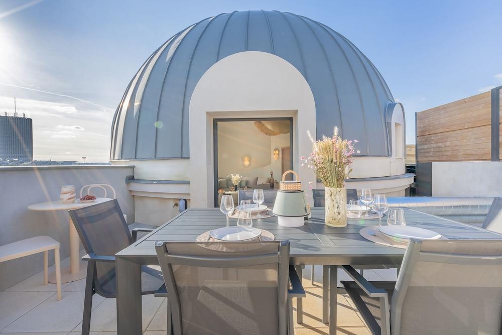 Yuna Porte Maillot - ApartHotel Room Type - Duplex 2 Bedroom Apartment with terrace - 90m2 Yuna Porte Maillot - ApartHotel Room Type - Duplex 2 Bedroom Apartment with terrace - 90m2