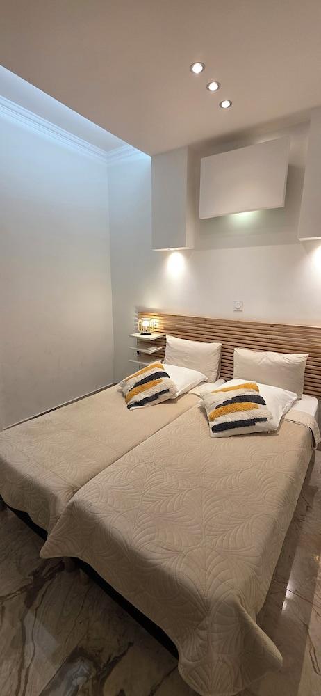 Hotel Camelia Nation Room Type - Family Quadruple Room, Ground Floor