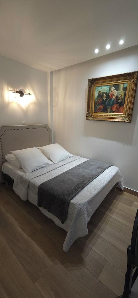 Hotel Camelia Nation Room Type - Standard Double Room, 1 Double Bed (no elevator)