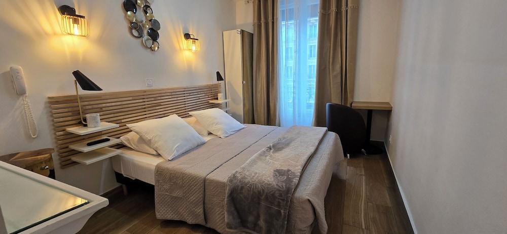 Hotel Camelia Nation Room Type - Standard Double Room, 1 Queen Bed (no elevator)