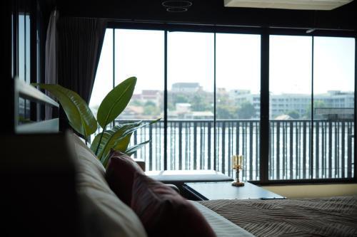 NORN Riverside Bangkok Hotel Room Type - Panoramic River View Room with Jacuzzi 