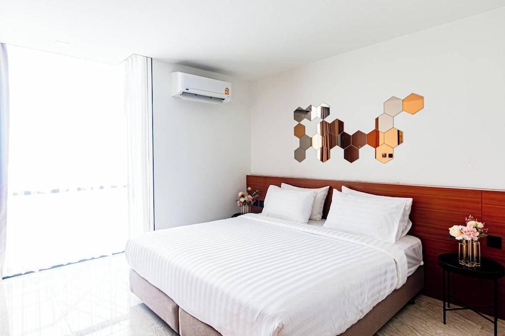 Frame Hotel Bangkok Room Type - Superior Room King Bed