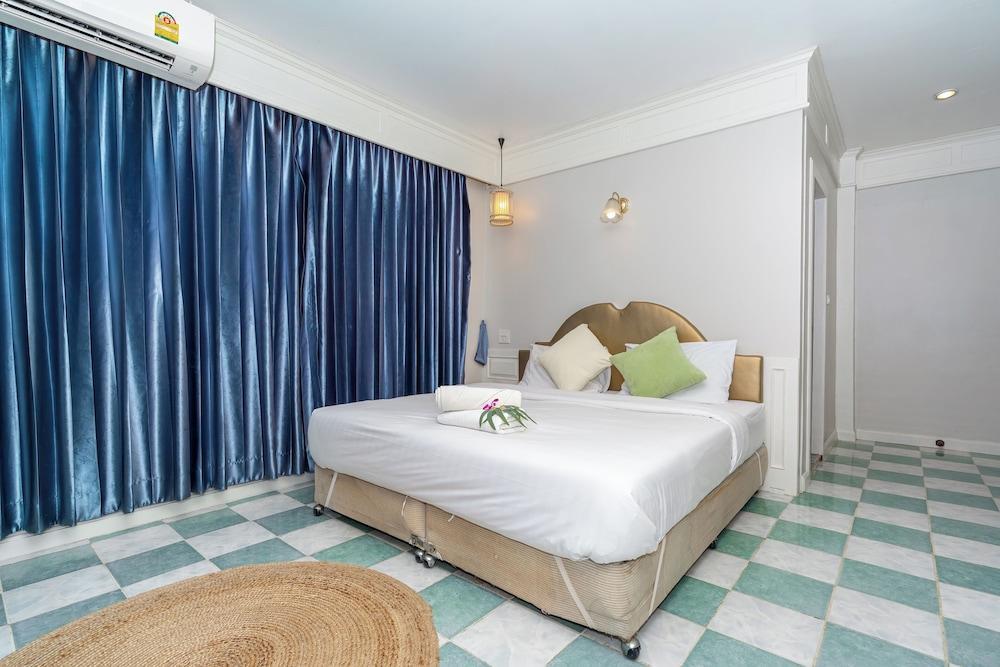 Patong Social Hotel & Restaurant Room Type - Economy Double Room