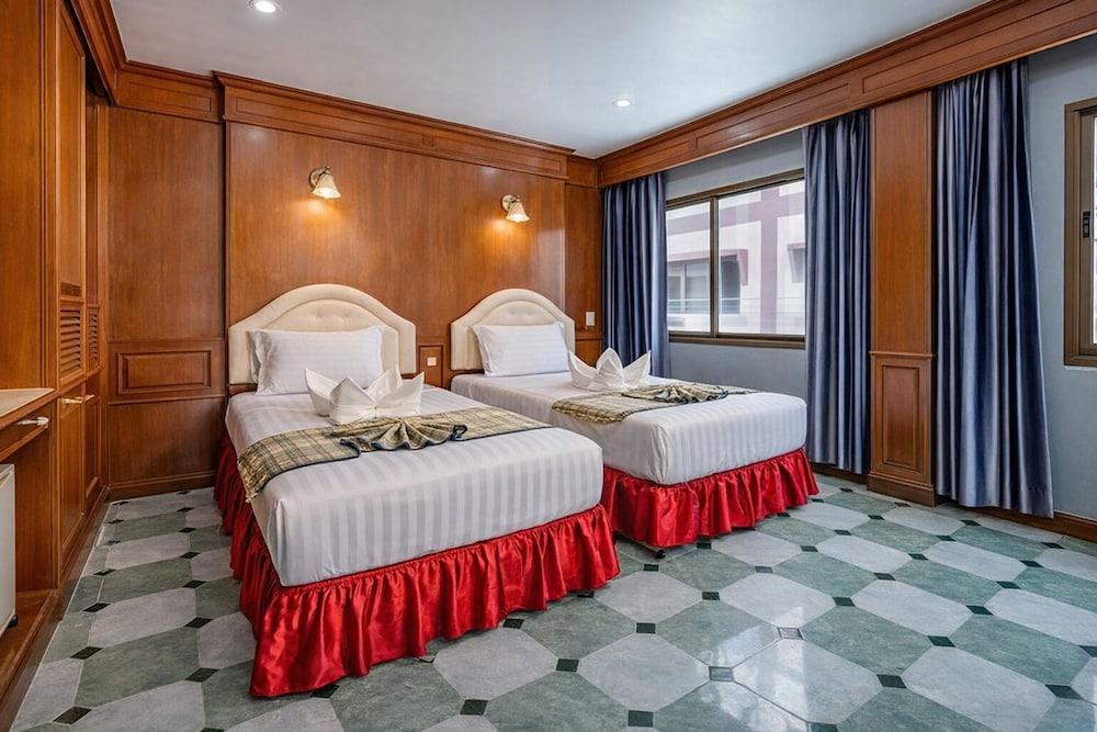 Patong Social Hotel & Restaurant Room Type - Standard Twin Room