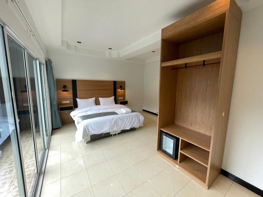 The Base Inn Pattaya Room Type - Double Room With Balcony