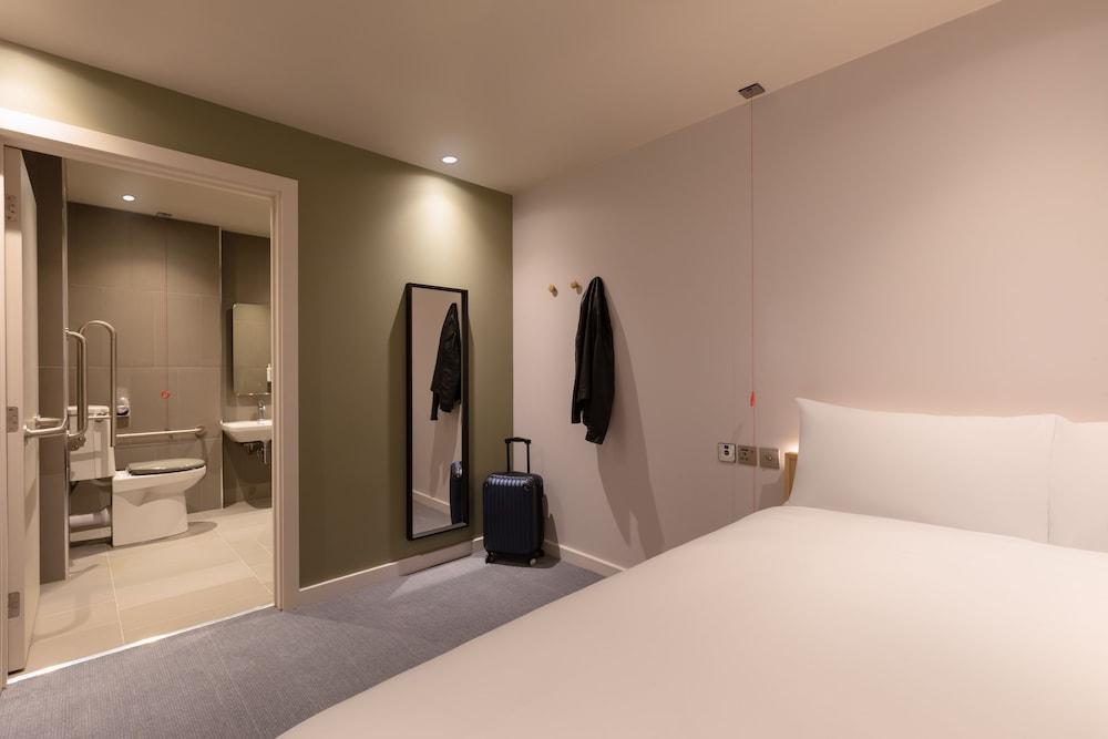 Zedwell Greenwich Hotel - Tap to explore photos