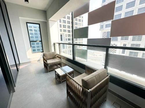 Pixel Studio withBalcony Lake View Free Parking 1405 - Tap to explore photos