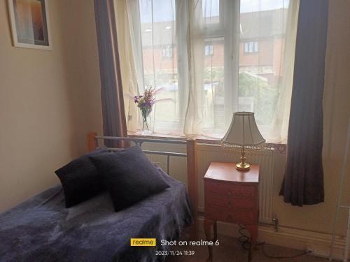 Goldy's place in E17 - Tap to explore photos