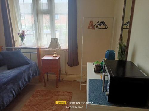 Goldy's place in E17 - Tap to explore photos