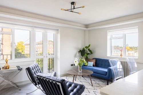 Lux Regents Park 2 bed 2 bath penthouse with AC - Tap to explore photos