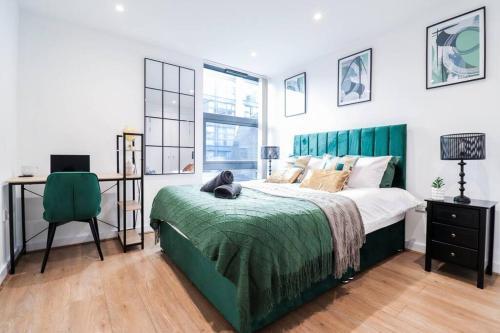 Stylish London 1 Bed Flat - 5 mins from Canary Wharf - Tap to explore photos
