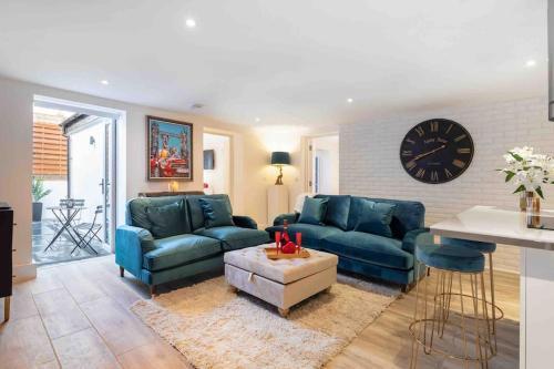 Wanstead, Escape London in London-Luxury 2 Bed - Tap to explore photos