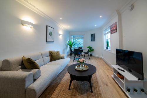 4 Bedrooms Peaceful Home Abbey Rd - St Johns Wood - Tap to explore photos