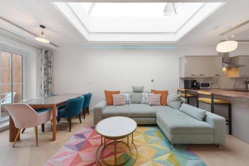 The Pearl - Luxury 5* Home with Park View - Tap to explore photos
