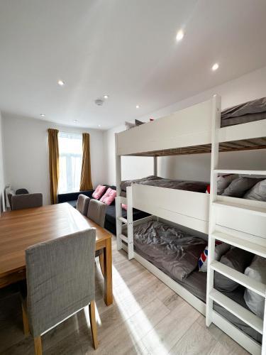 Flat B, Stay In Earlsfield - Tap to explore photos