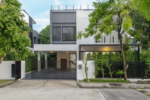 Modern villa with pool close to the beach - LP #97 Room Type - Villa