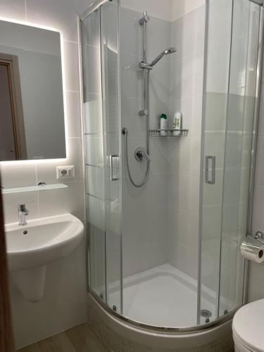 B8 wang Room Type - Double Room with Shared Toilet