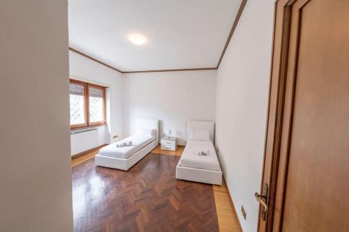 Large Family Apartment near Vatican 180 sqm Sleeps 8