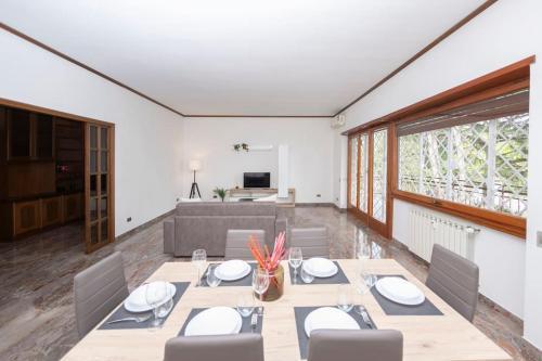 Large Family Apartment near Vatican 180 sqm Sleeps 8 - Tap to explore photos
