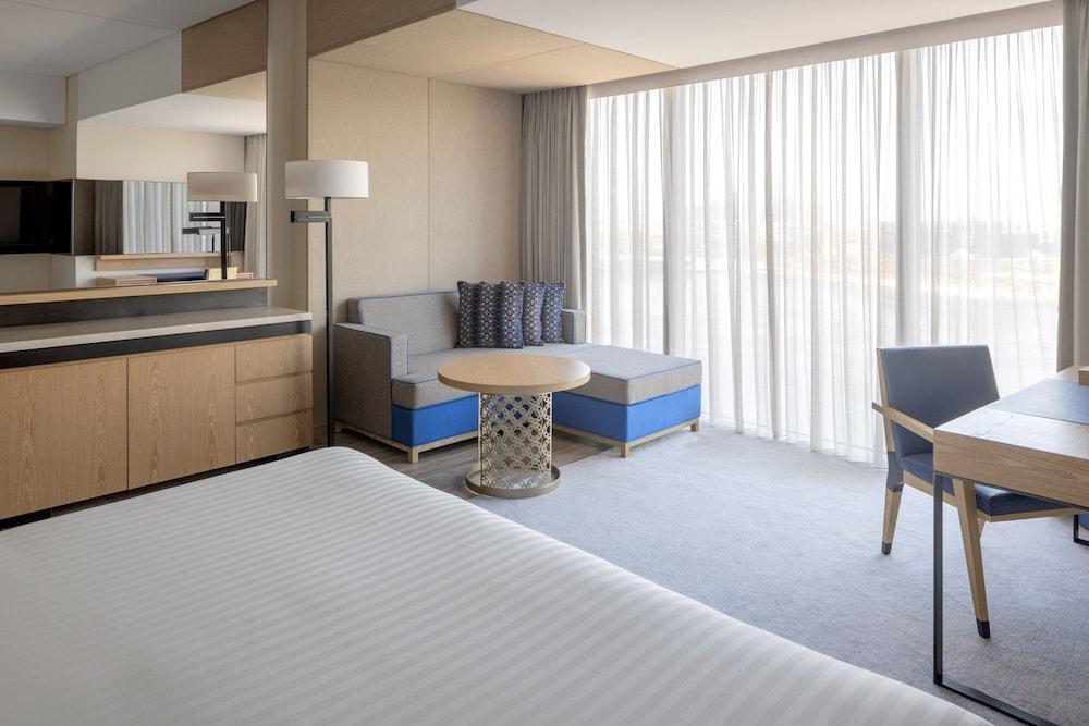 Marriott Marquis Dubai Creek Room Type - Deluxe Room, 1 King Bed, City View