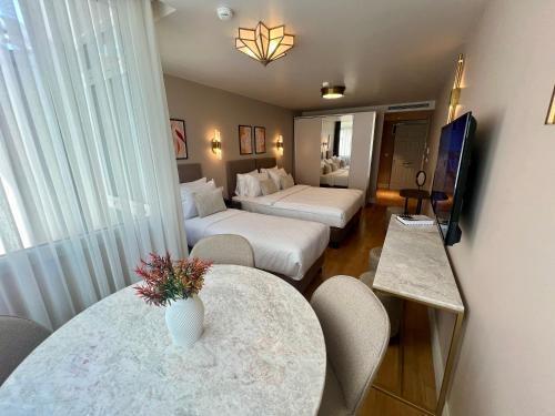 Weingart Suites Hotel