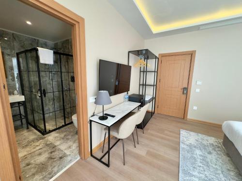 Weingart Suites Hotel - Tap to explore photos