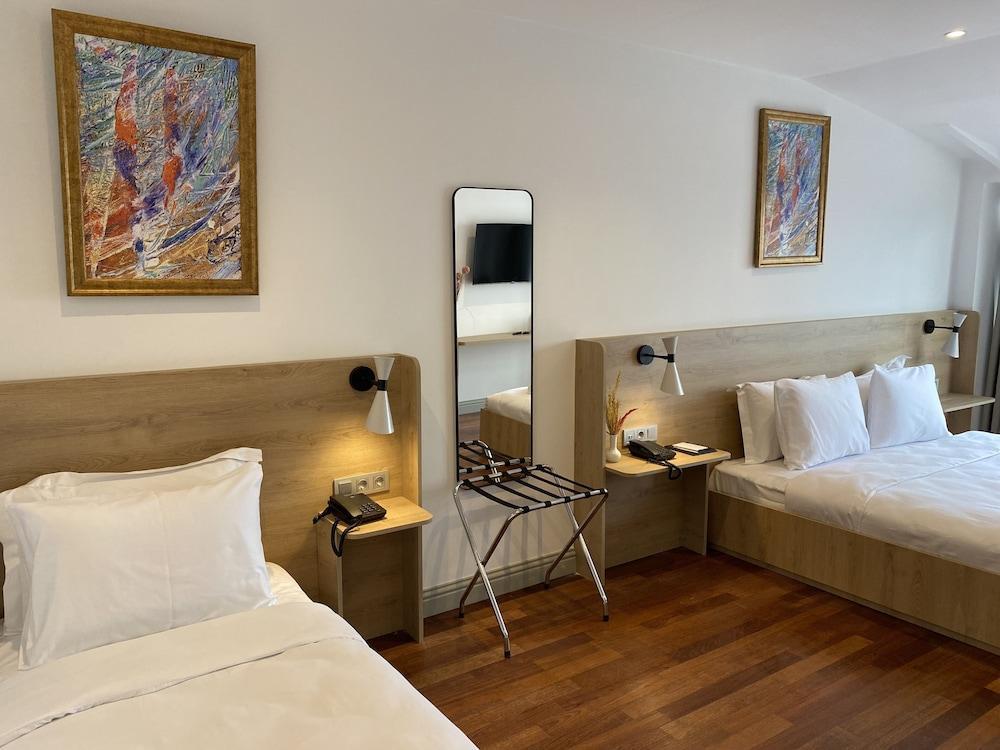Joyway Hotels Istanbul Sultanahmet Room Type - Family Suite Sea view with Terrace Joyway Hotels Istanbul Sultanahmet Room Type - Family Suite Sea view with Terrace