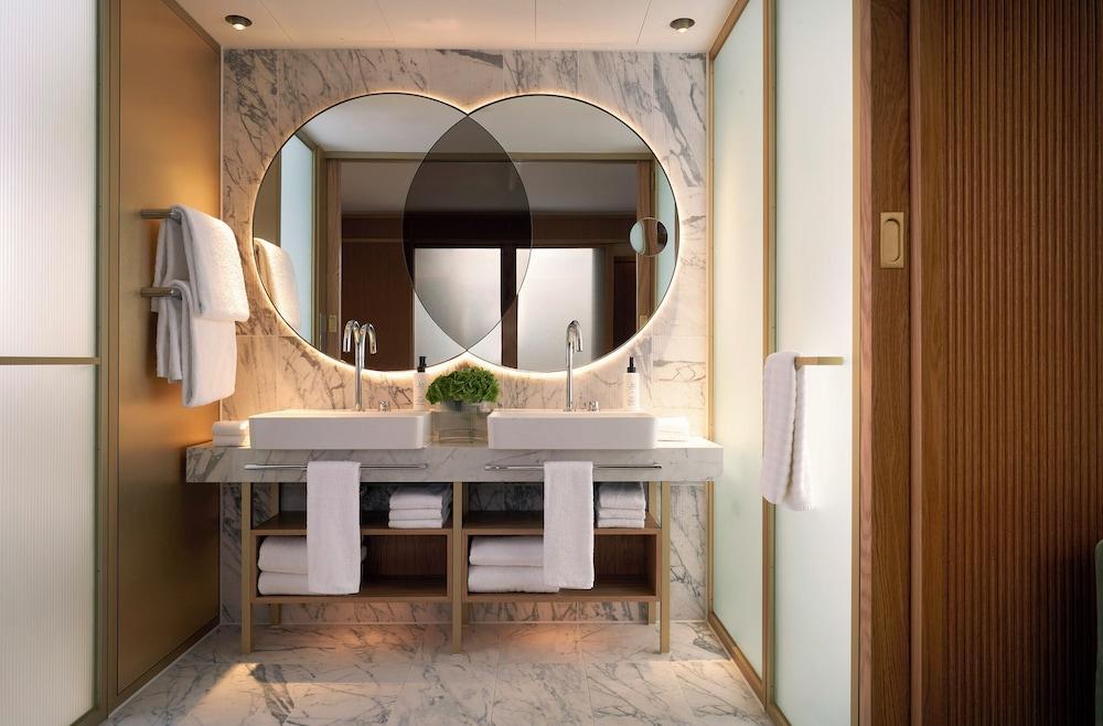 The BoTree London, Curio Collection by Hilton Room Type - Premium King Room