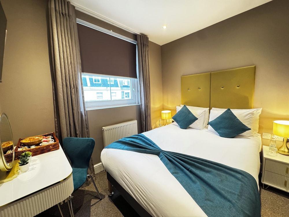 Queens Park Premier London Hyde Park Room Type - Deluxe Double Room, 1 Double Bed, Non Smoking
