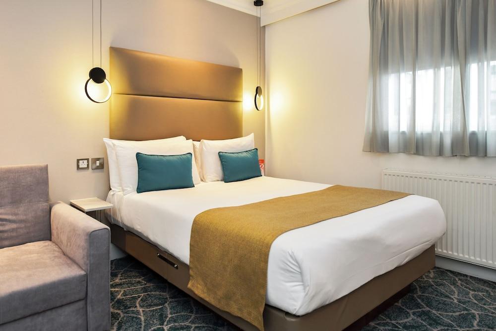 Queens Park Premier London Hyde Park Room Type - Executive Triple Room