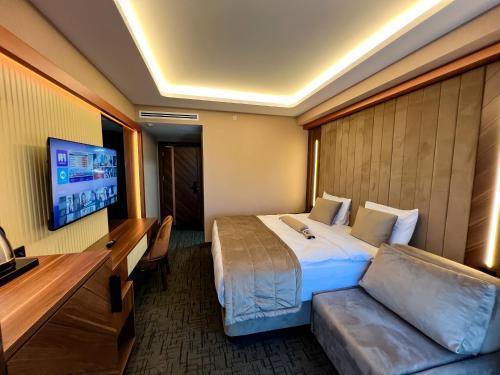 THE PARK HOTEL Room Type - Double Room