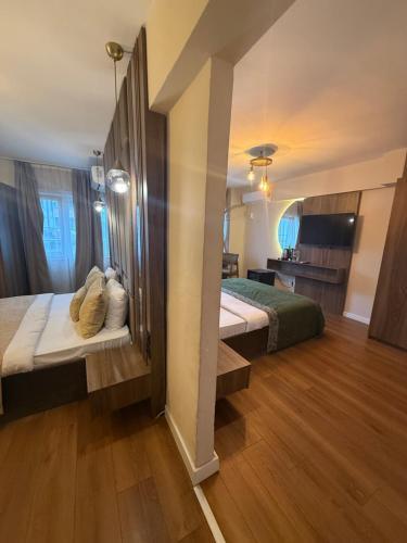 ALI KHAN HOTEL Room Type - Suite with City View