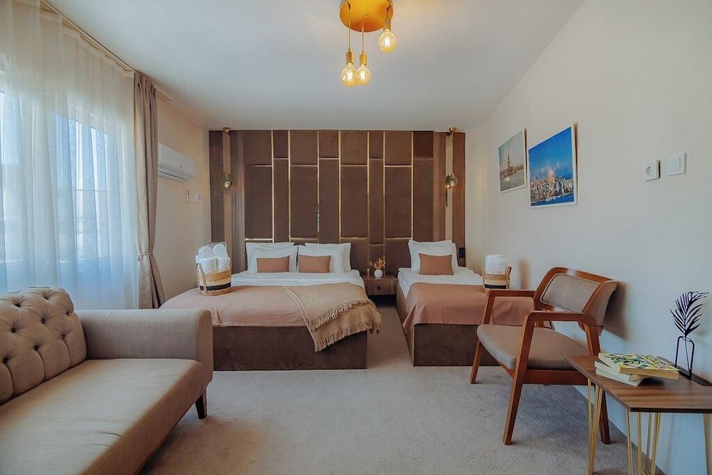ALI KHAN HOTEL Room Type - Comfort Quadruple Room ALI KHAN HOTEL Room Type - Comfort Quadruple Room