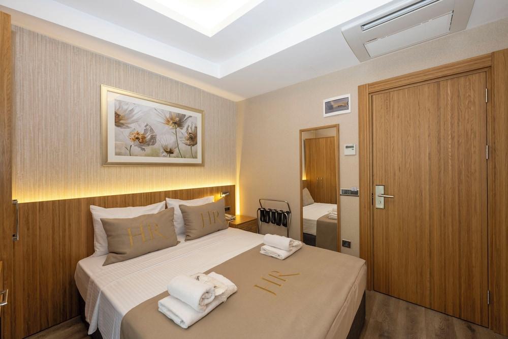 Hotel Ravi Room Type - Standard Double Room