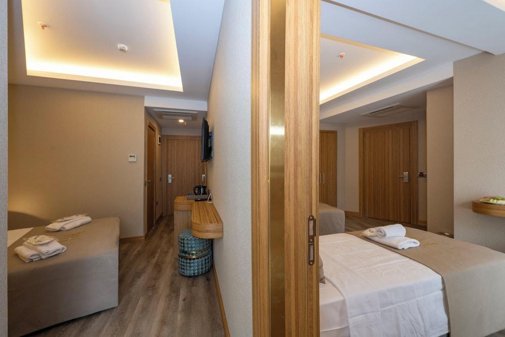 Hotel Ravi Room Type - Family Quadruple Room Hotel Ravi Room Type - Family Quadruple Room
