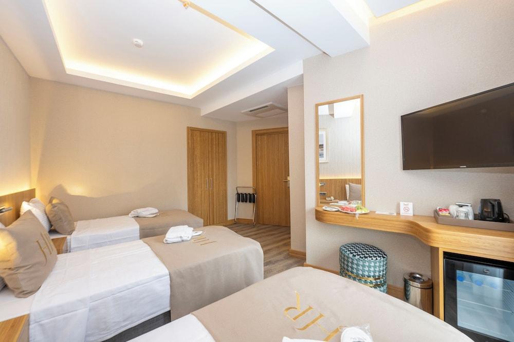 Hotel Ravi Room Type - Standard Triple Room